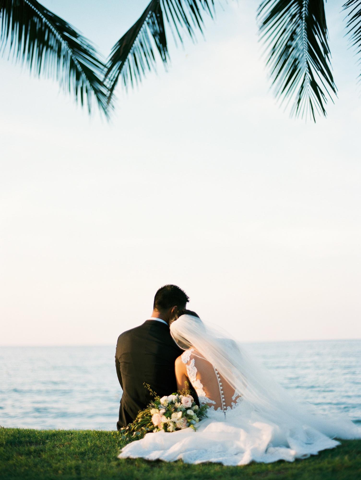 Couple Poses 101: Couple Pictures Poses for Your Wedding