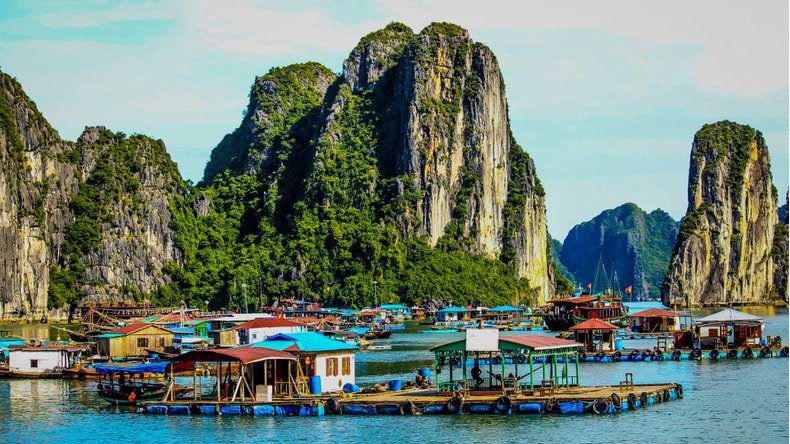 Floating village Halong culture min - The Planners