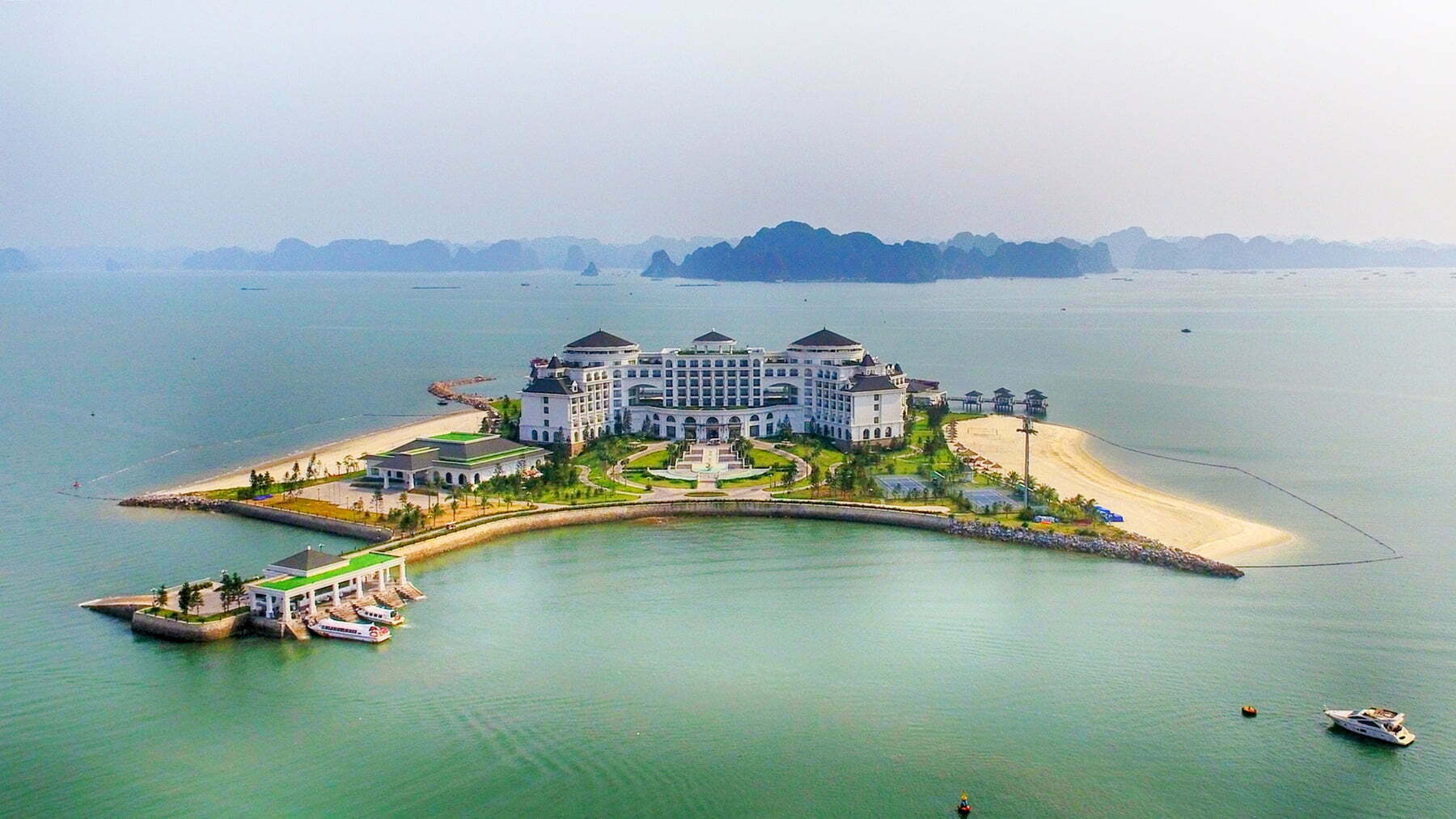 Destination wedding in Halong