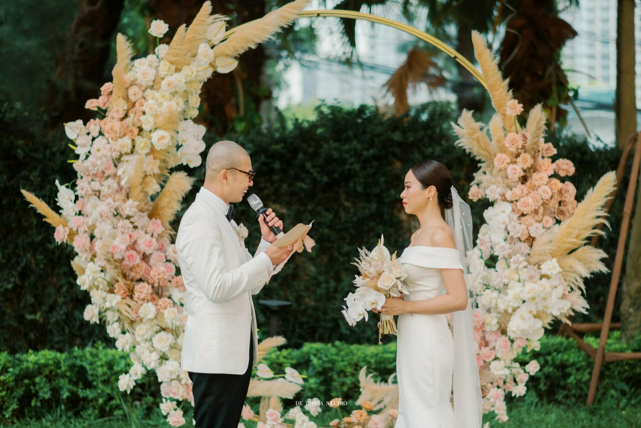 A romantic outdoor wedding in Hanoi