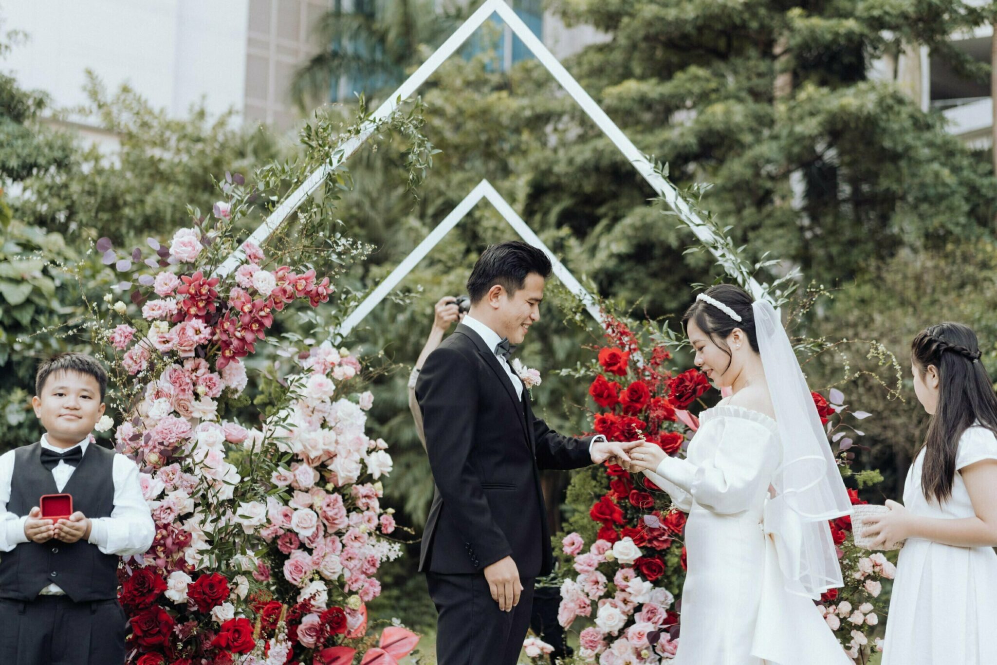 A lovely outdoor wedding in Hanoi