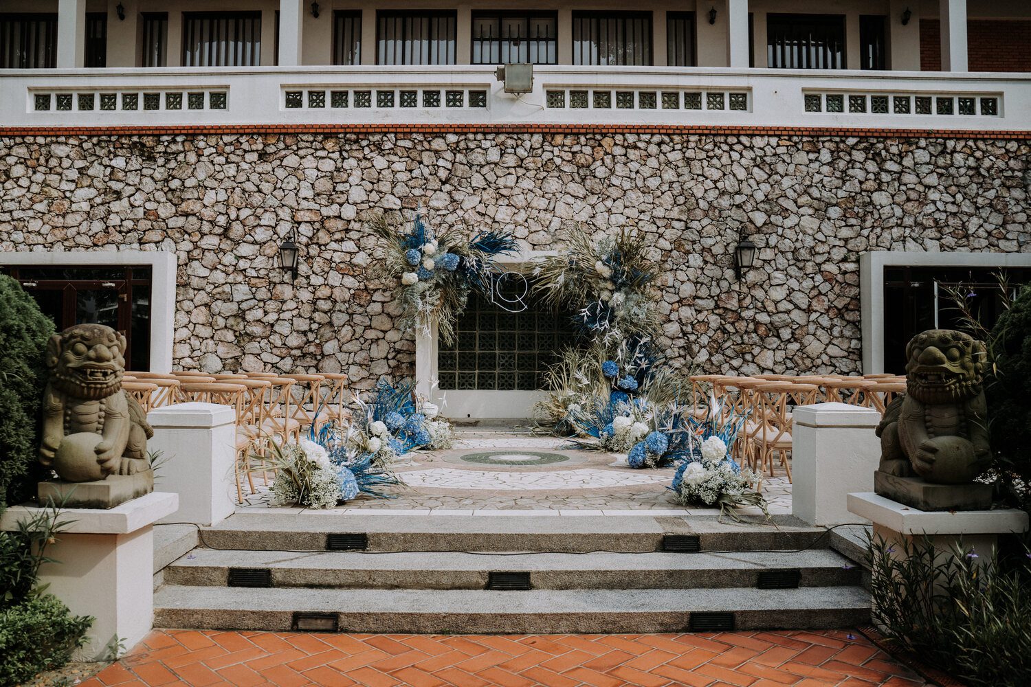 A modern tropical outdoor wedding in Hanoi