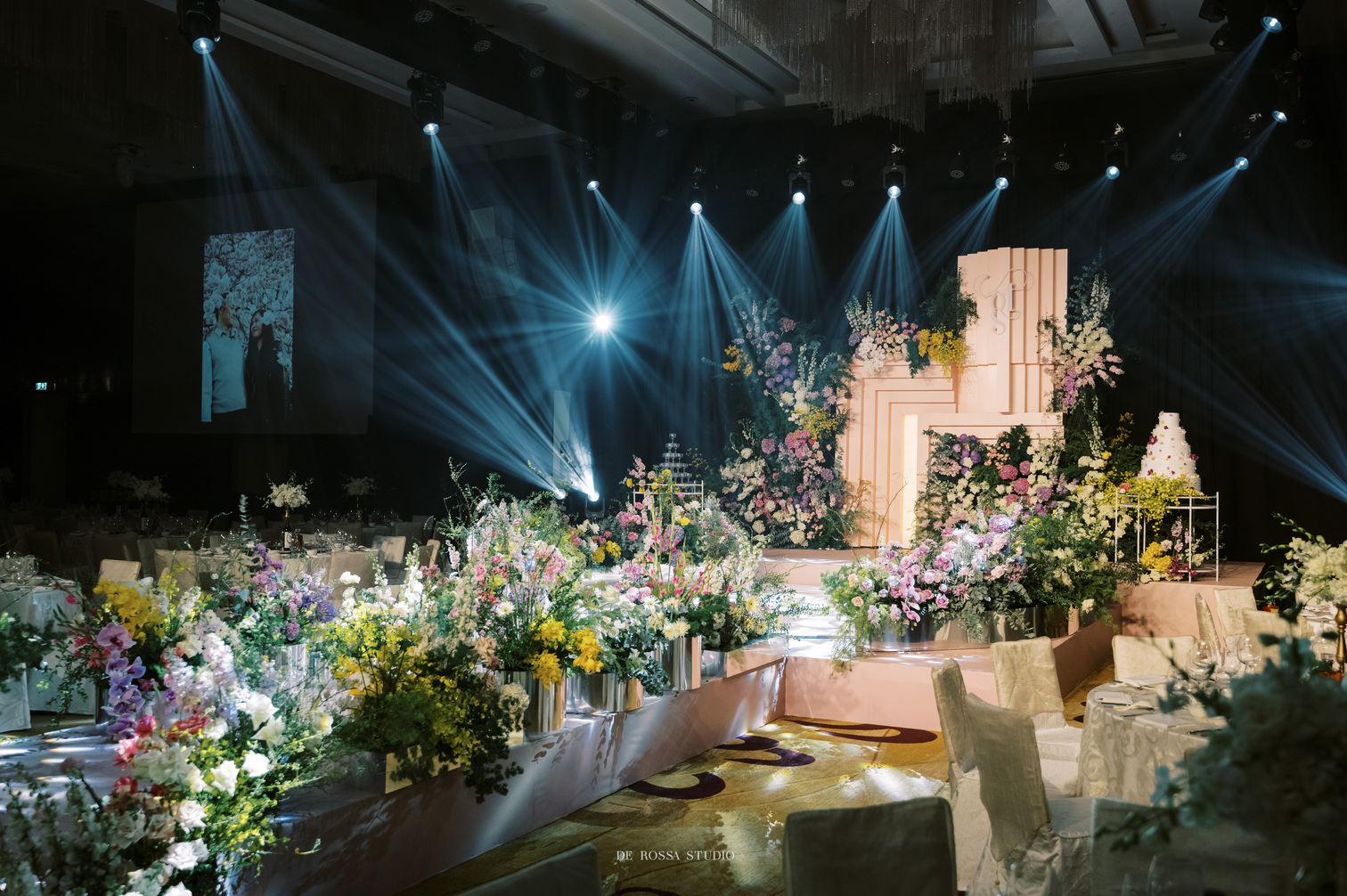 A vibrant ballroom wedding in Hanoi