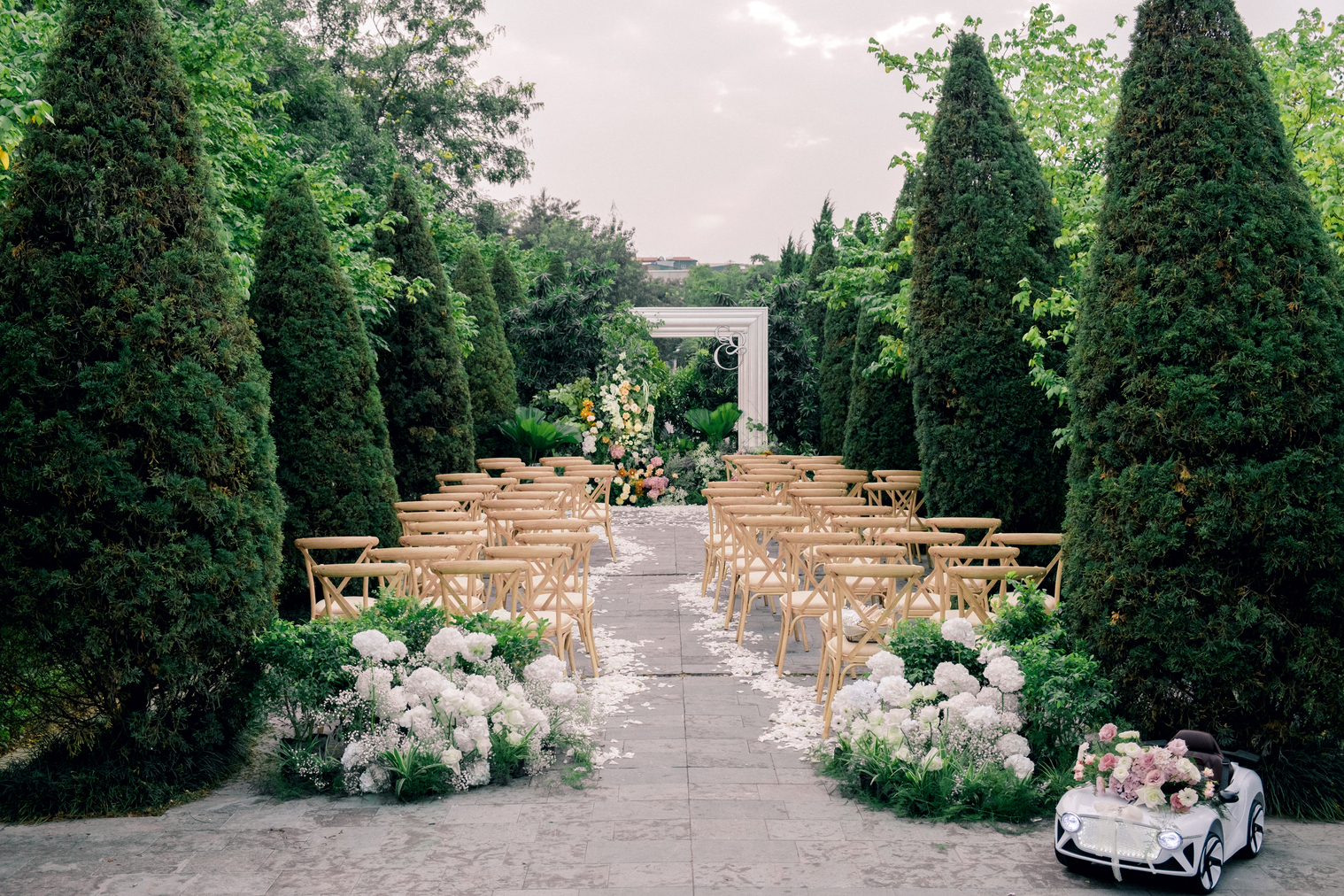 An outdoor wedding in Hanoi