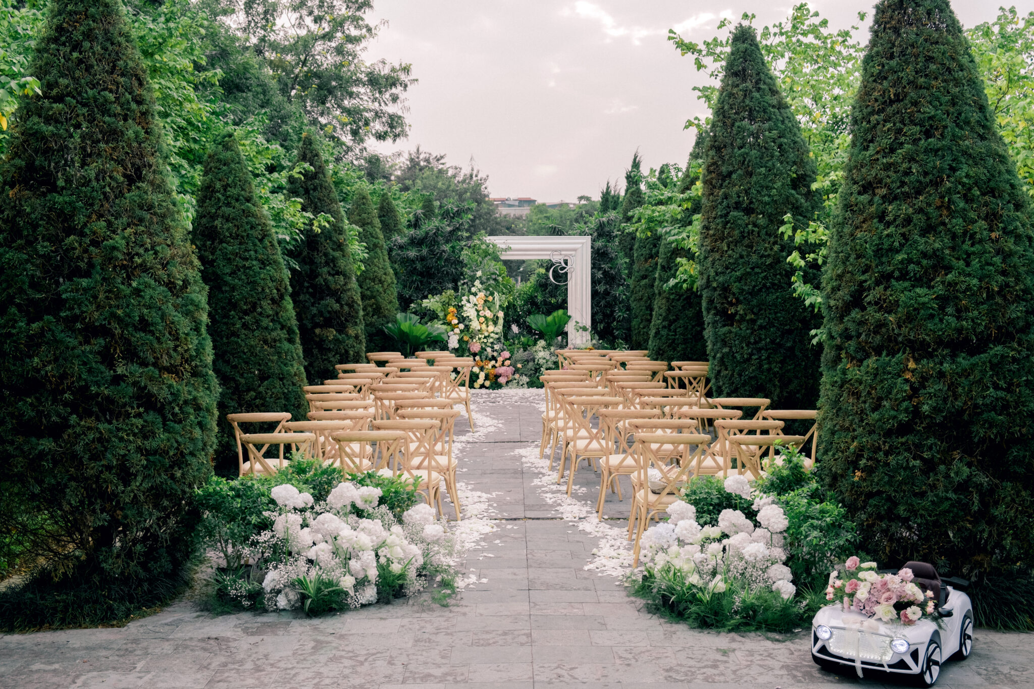 Outdoor wedding in Hanoi