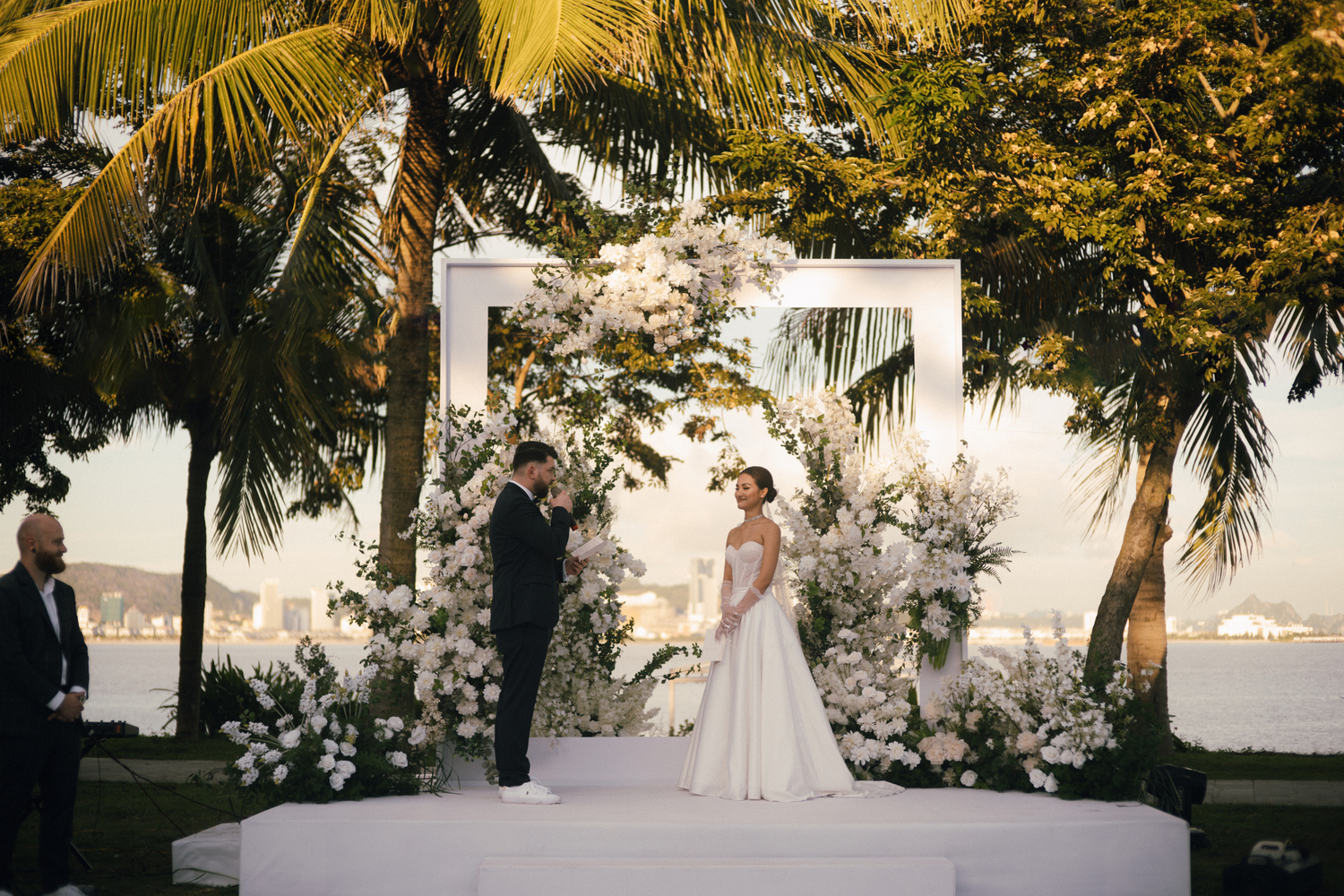 A white wedding in Ha Long