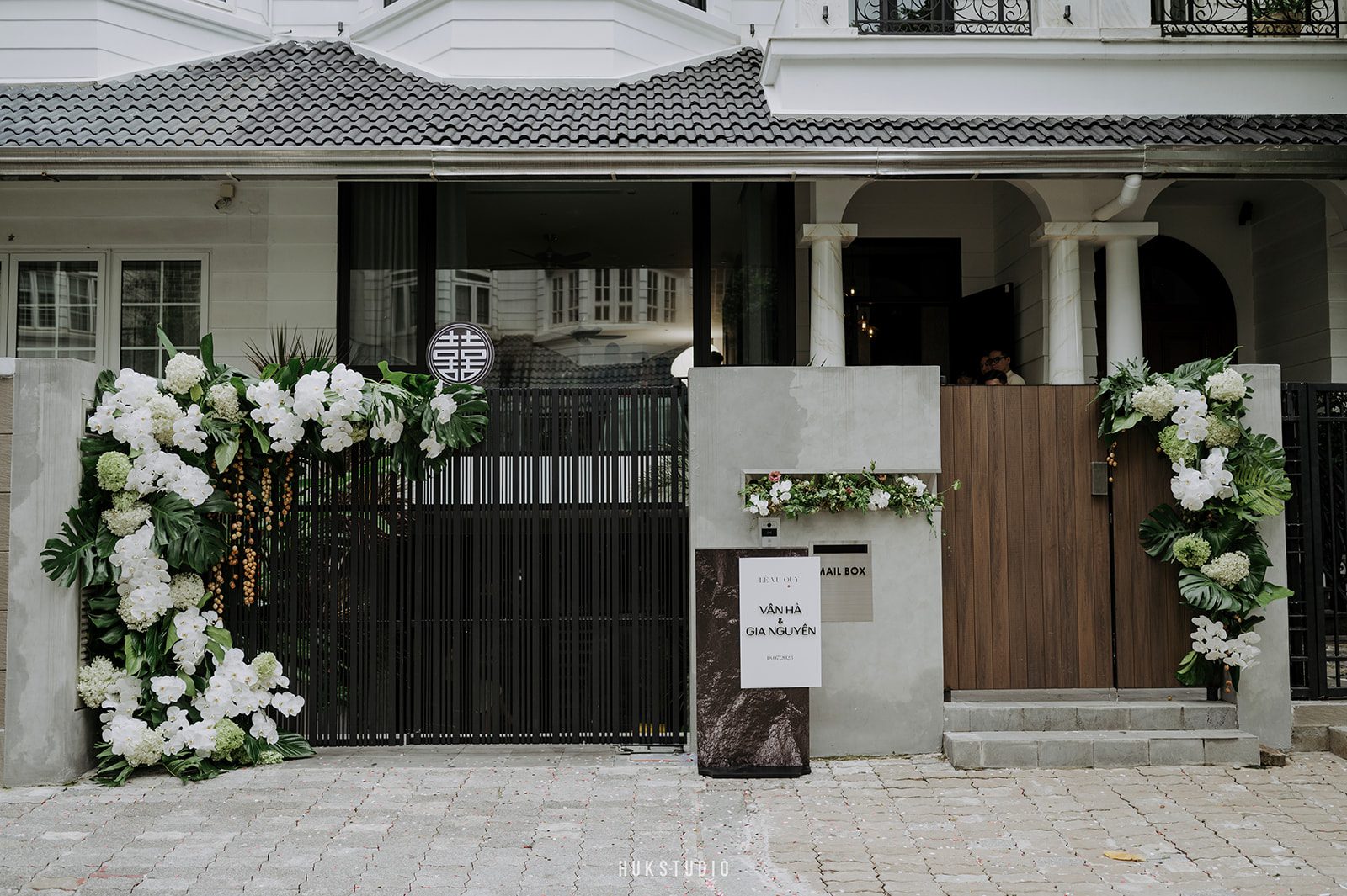 A traditional ceremony in Saigon of modern tropical style