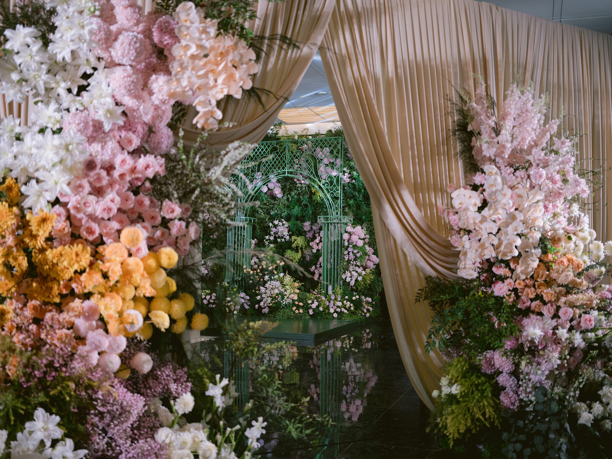Luxurious ballroom wedding in Hanoi