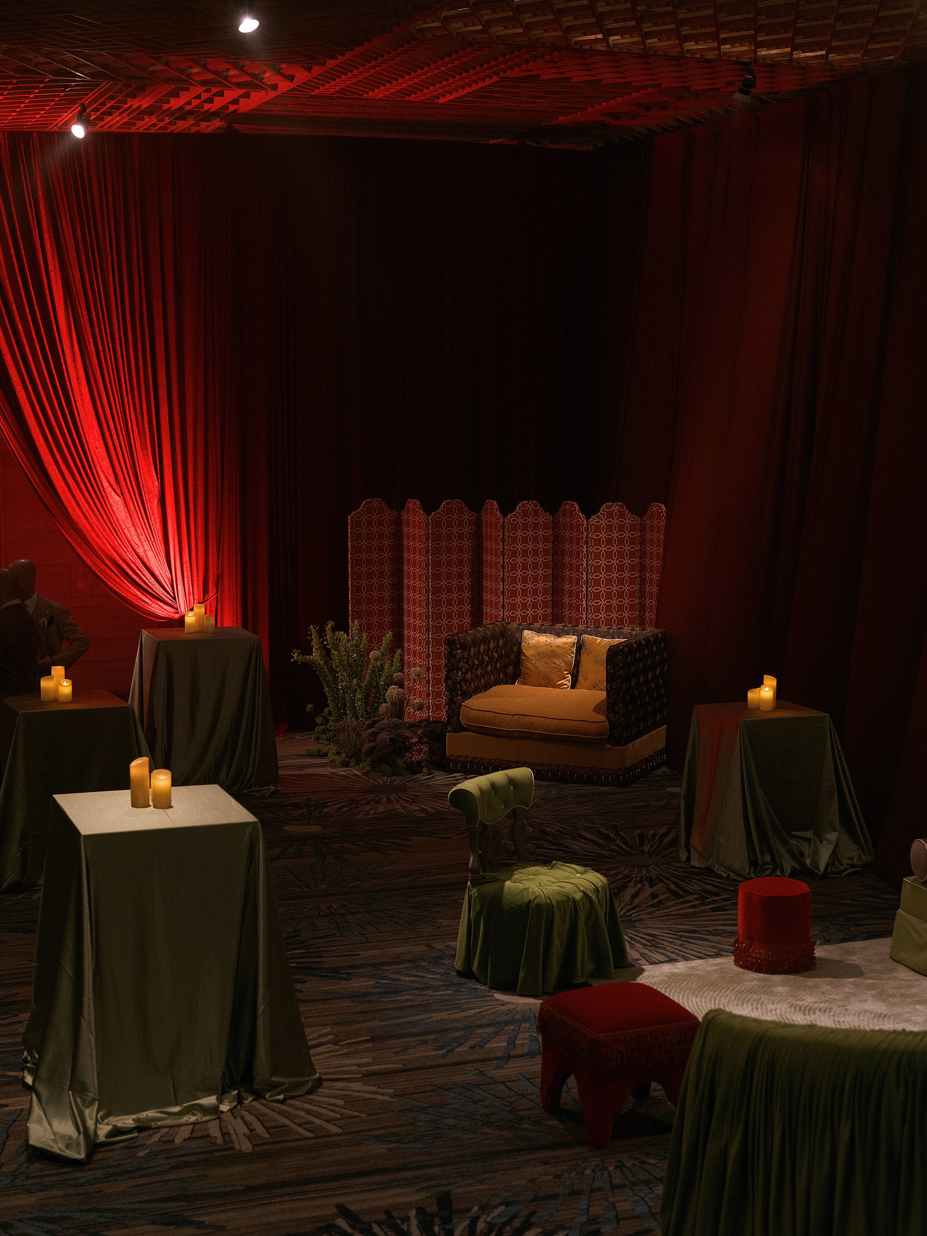 Sneakpeek Wedding CH 352 - The Planners