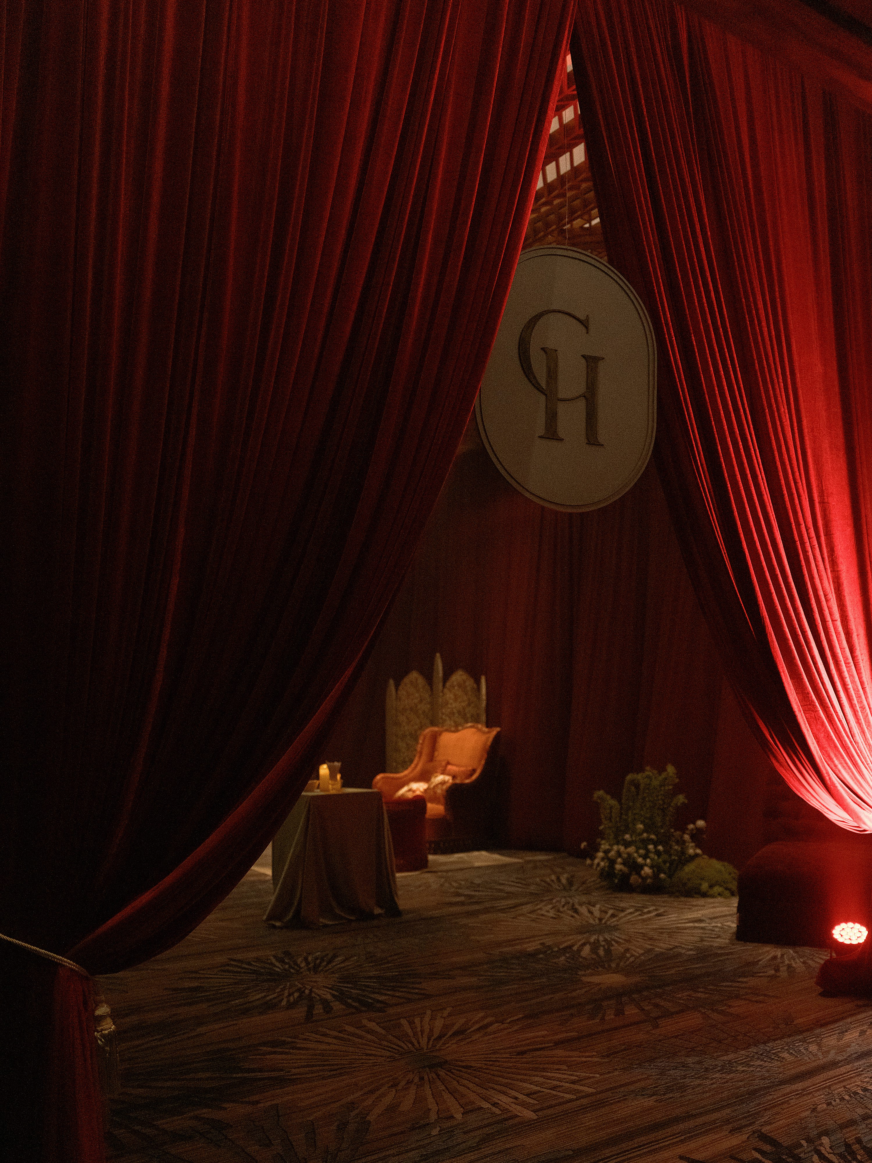Sneakpeek Wedding CH 366 - The Planners