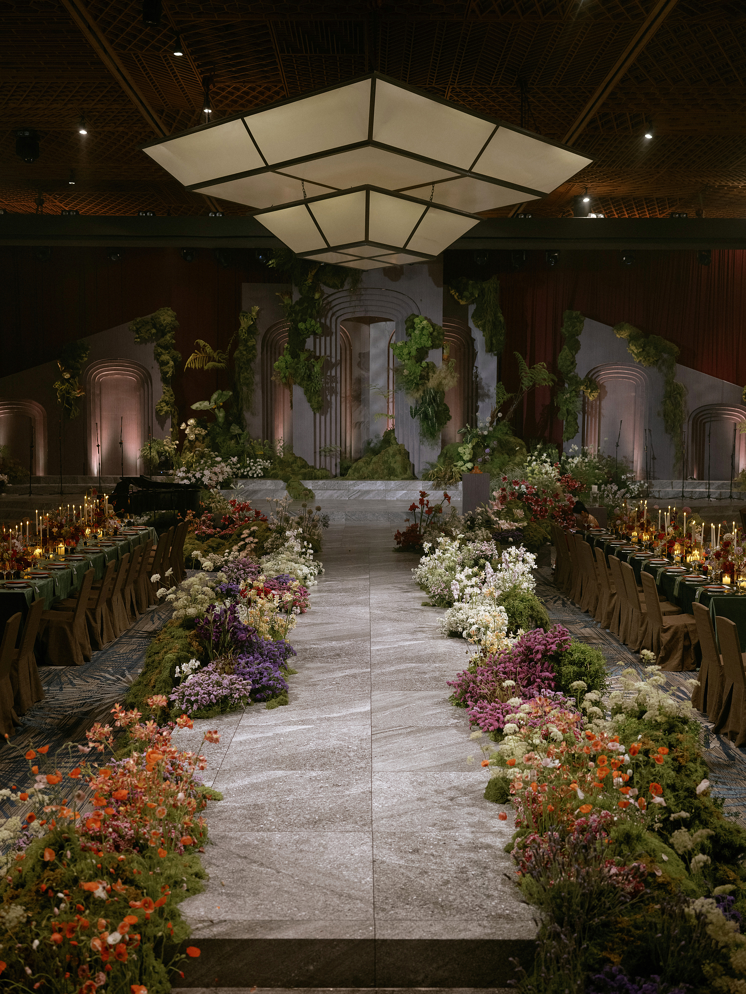 A luxurious ballroom wedding in Saigon