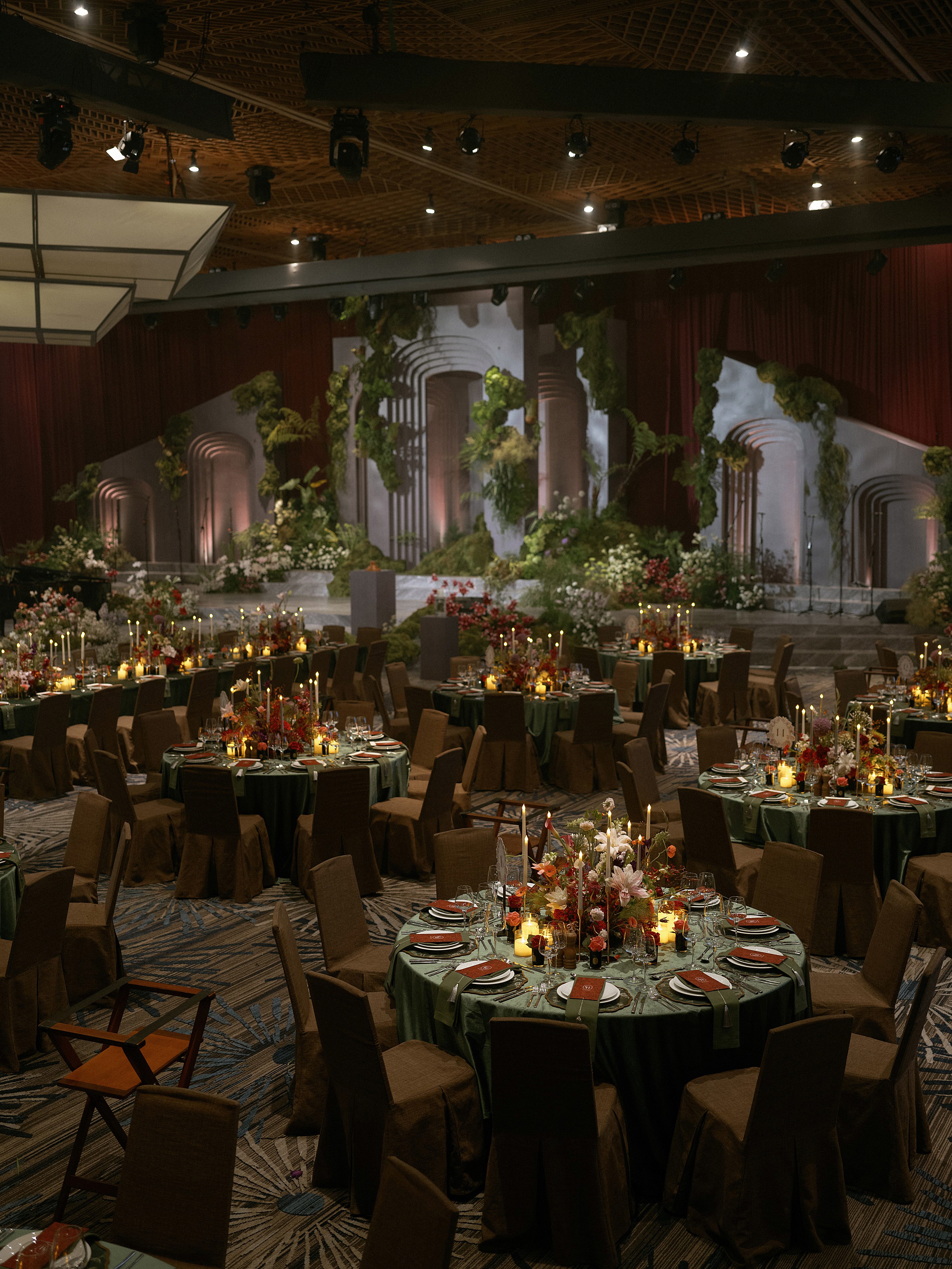 Sneakpeek Wedding CH 379 - The Planners