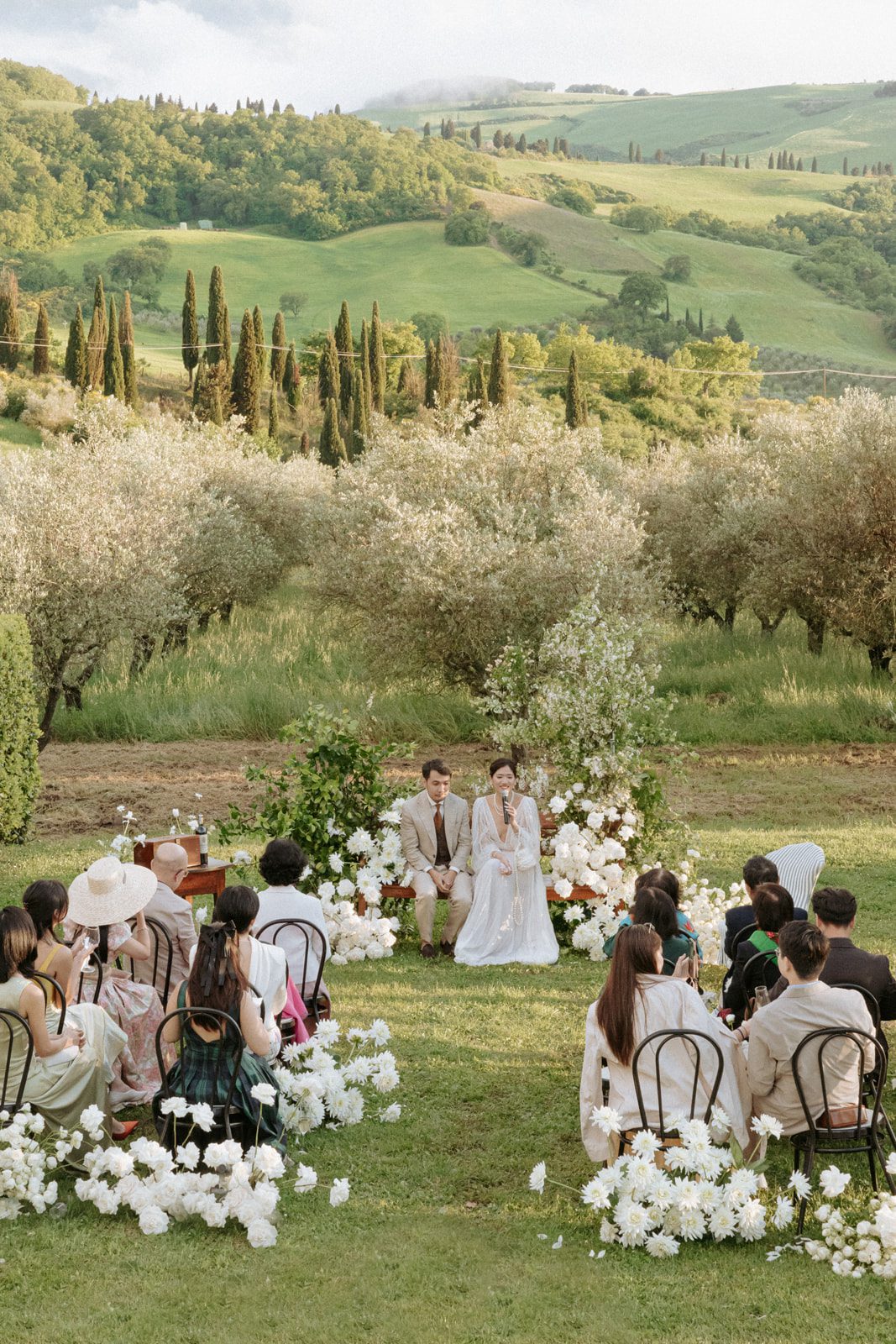 A vow renewal on the 10th anniversary in Tuscany
