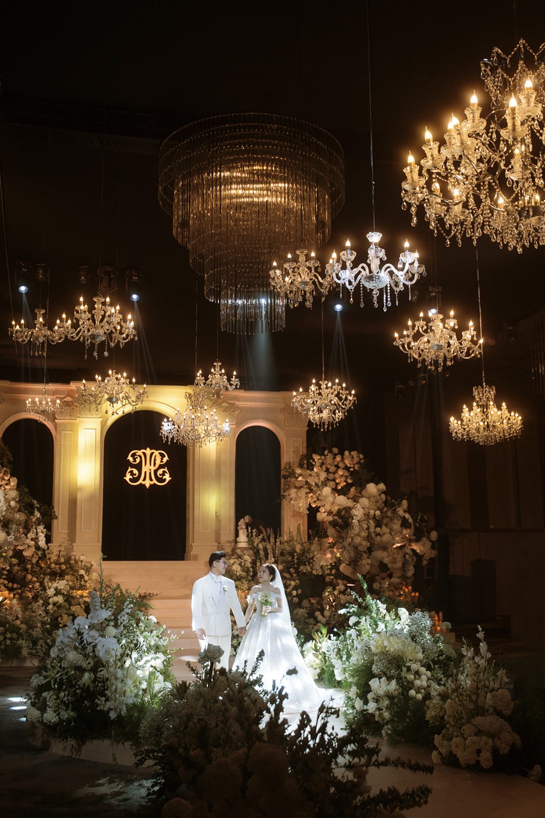 A timeless and grandeur ballroom wedding