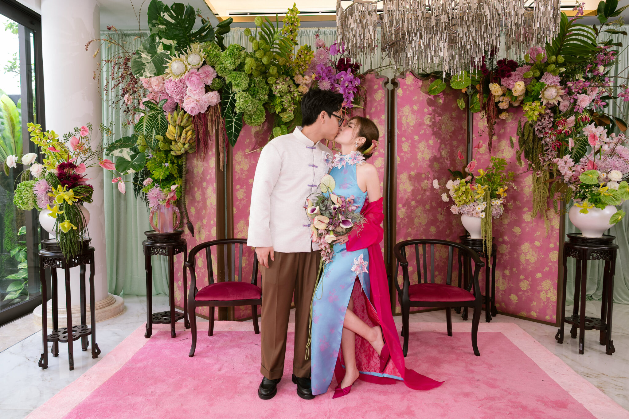 A poetic Chinoiserie-inspired ceremony