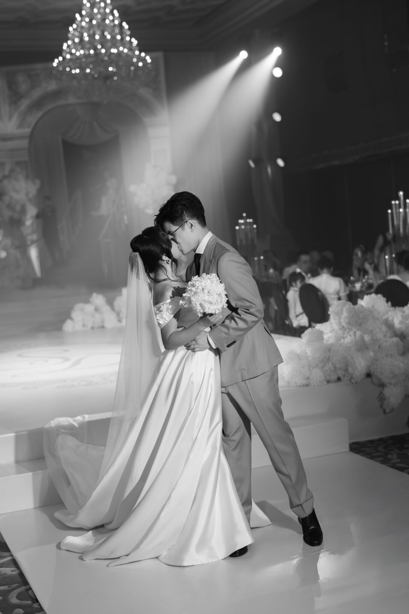 Sneakpeek StellaDevin WeddinginSaigon ThienTongPhotography 057057 HMT1637 - The Planners